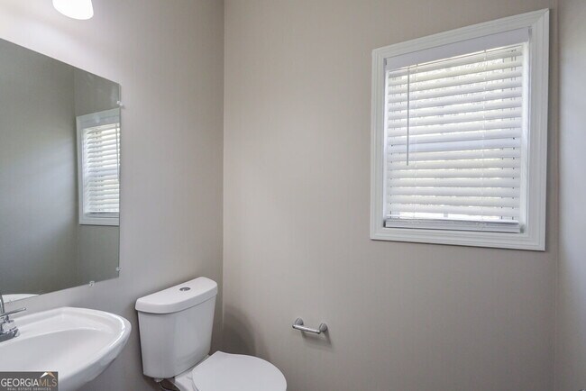 Building Photo - 137 Lantana Dr