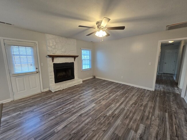 Building Photo - 1091 Pleasant Oak Dr