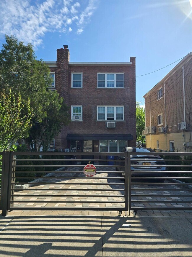 Primary Photo - 274 Graff Ave