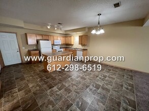 Building Photo - Huge End Unit Townhouse Available Now, Open Floor Plan, Loft Area, 2 Car Garage