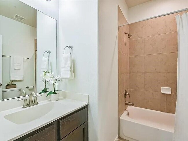 Building Photo - 2125 Sand Ridge Dr