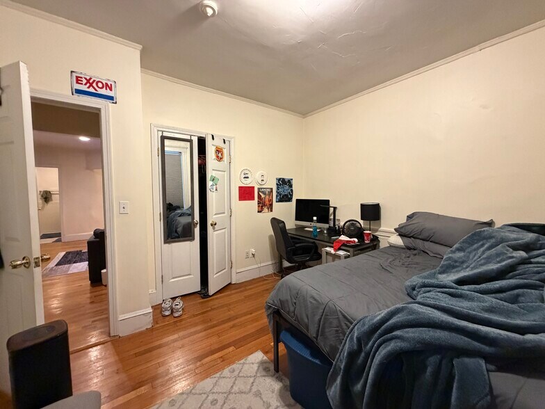 Building Photo - 56 Egmont St