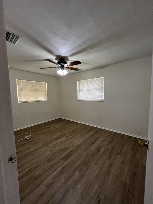 Building Photo - 2420 NW 64th Terrace