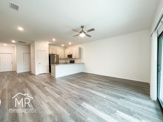 Building Photo - Spacious 3-Bedroom, 2-Bathroom 1 Car Garage