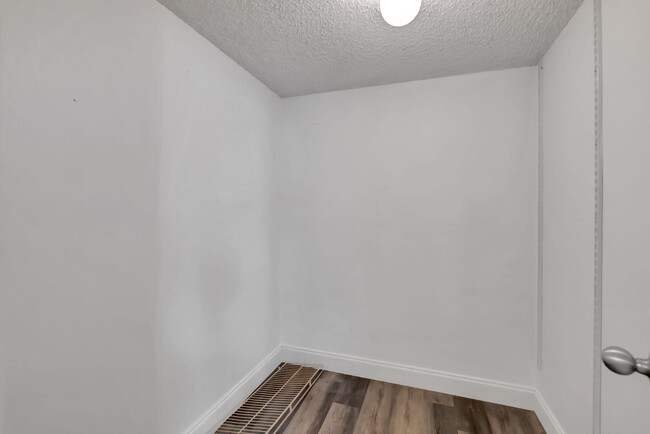 Building Photo - 950 Lavers Cir