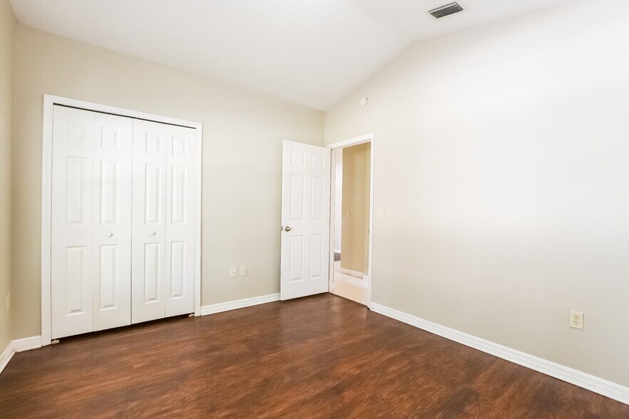 Building Photo - 1436 Lake Marion Dr