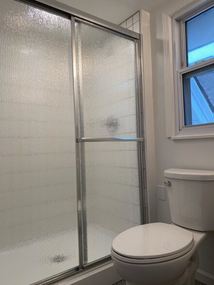 bathroom - 4530 Lafayette Avenue