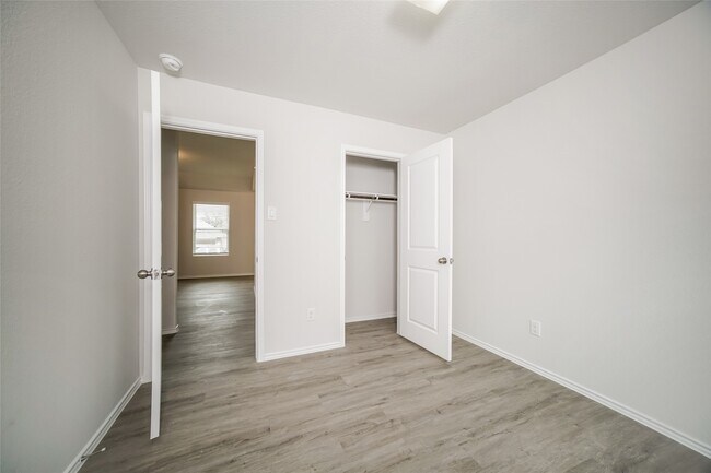 Building Photo - 416 Brushback Dr