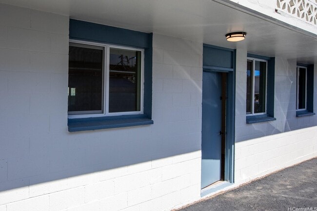 Building Photo - Manthos 94-322 Pupuole St