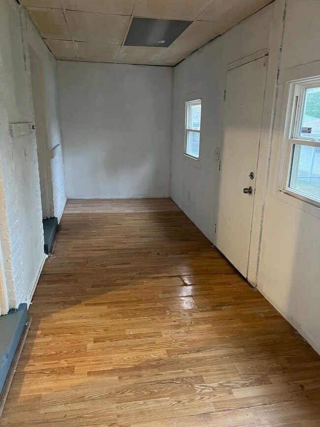 Building Photo - 8416 S Euclid Ave