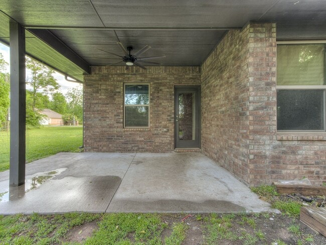 Building Photo - Newer Home + Putnam City Schools + 3 bedrooms