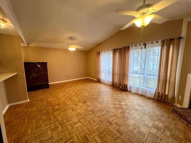 Building Photo - 805 Castalia Dr