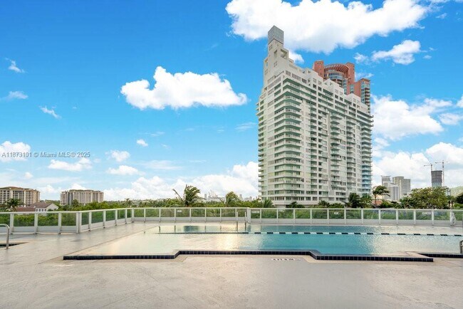 Building Photo - 100 South Pointe Dr