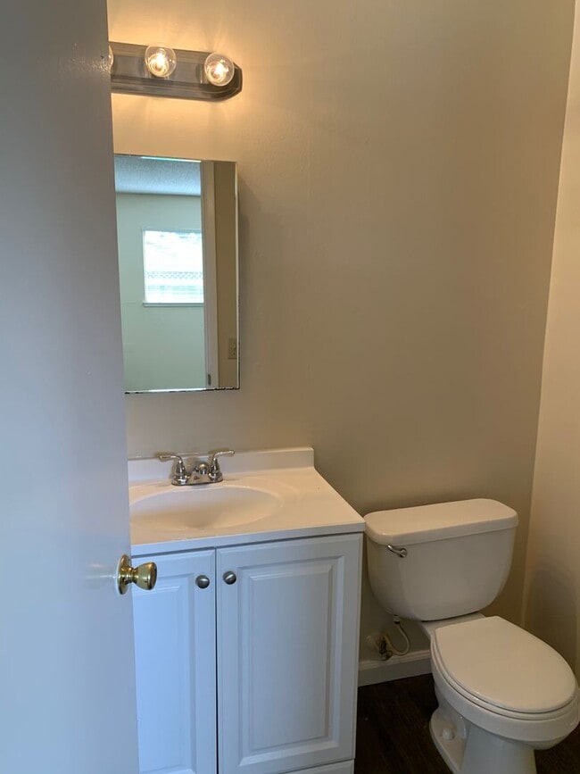 Building Photo - Excellent Value! Spacious Updated South Sa...