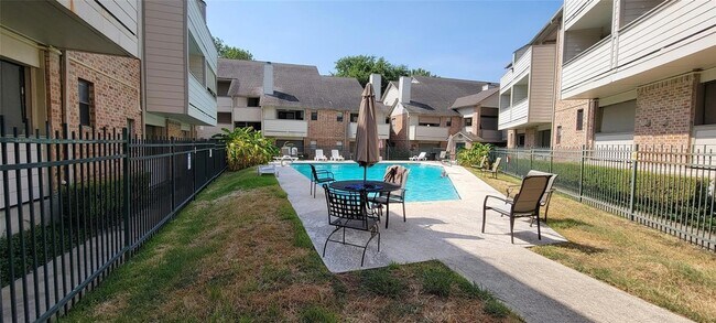 Building Photo - 2500 Burleson Rd