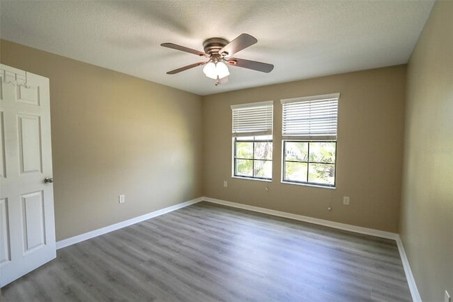 Building Photo - 1208 Oakcrest Dr