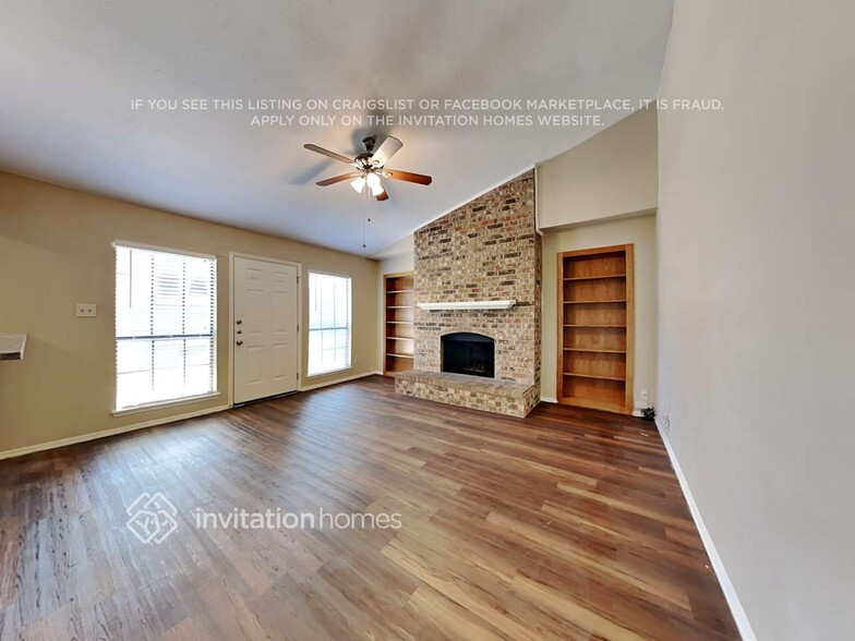 Building Photo - 2626 Hampshire Dr