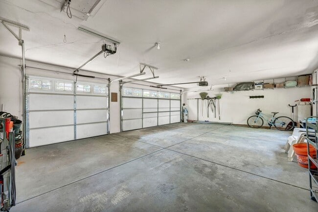 Building Photo - 14220 W Windriver Ln