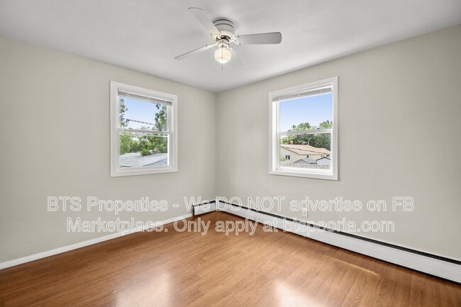 Building Photo - 305 N Pleasant View St