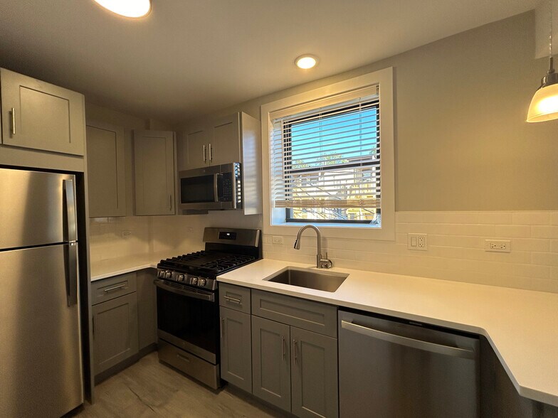 Building Photo - 1131 Oak Ave