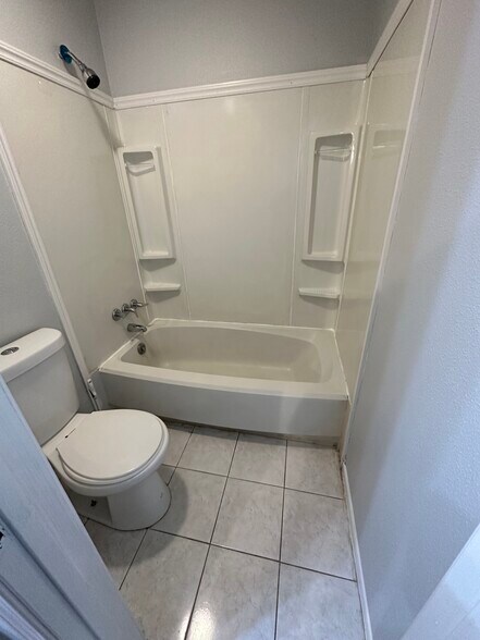 bathroom - 557 Esplanade St