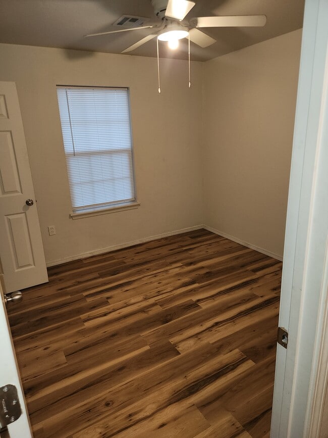 Building Photo - 1307 S Iowa Ave