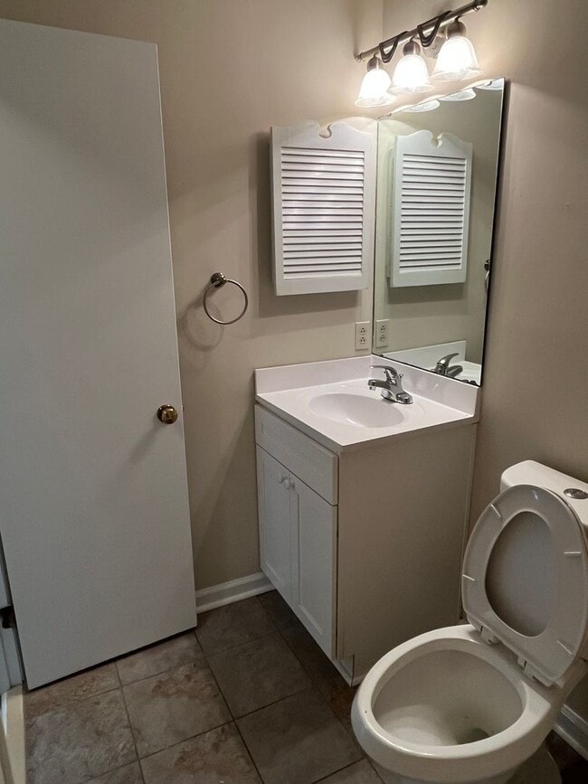 Building Photo - Wonderful 3 Bedroom Ranch in Huntersville