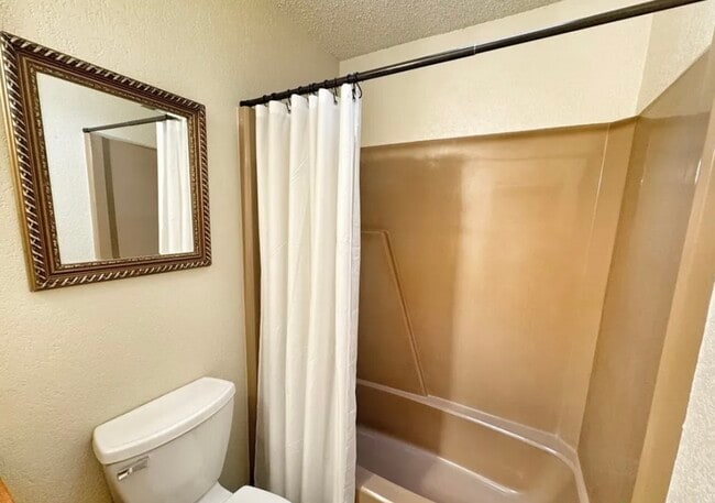 Building Photo - 1291 Edgewater Falls