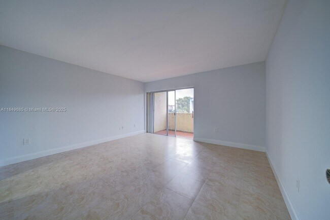 Building Photo - 9371 Fontainebleau Blvd