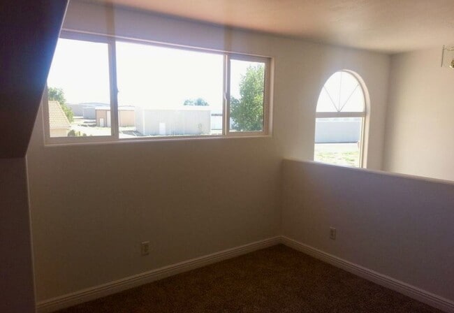 Building Photo - 4 BR HOME in Hurricane