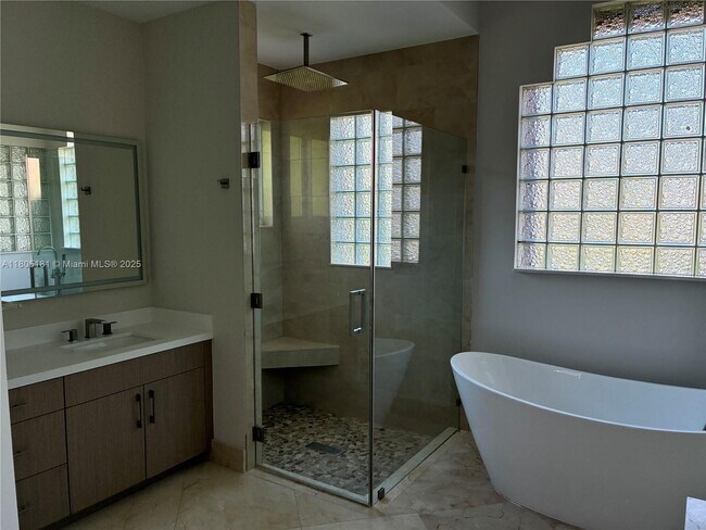 Building Photo - 384 Coconut Cir