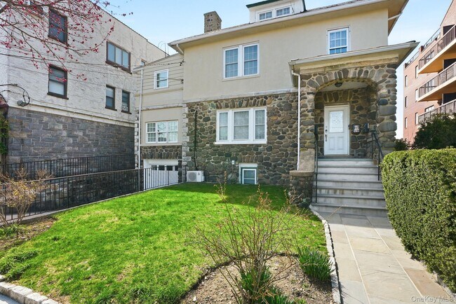 Building Photo - 109 Hillside Pl