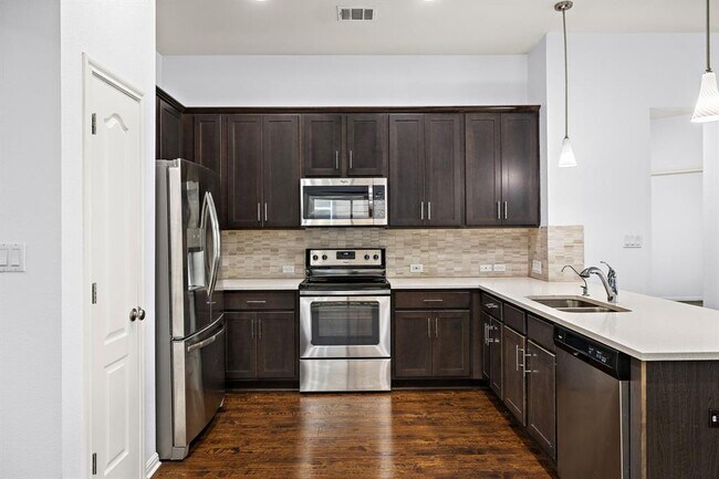 Building Photo - 706 Coconut Grove St