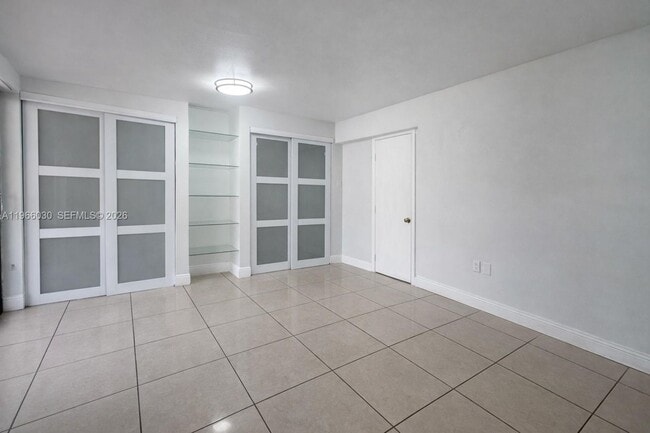 Building Photo - 550 SW 115th Ave