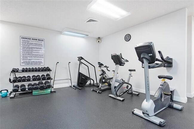 Building Photo - 117 Gardens Dr