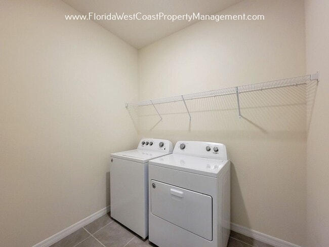 Building Photo - COOL COASTAL 4 BED/2 BATH HOME! PALISADES LAKEWOOD RANCH! COMMUNITY POOL/FITNESS ROOM!