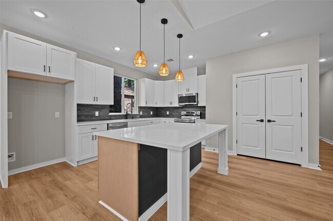 Building Photo - 28411 Champion Oaks Dr