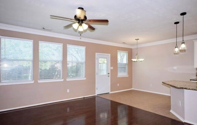 Building Photo - 25274 Finchgrove Ln