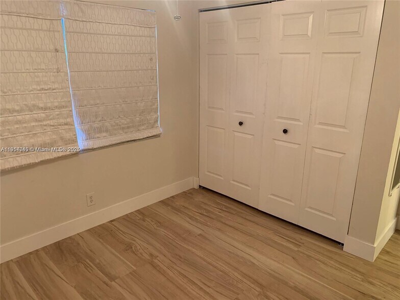 Building Photo - 3641 NW 95th Ter