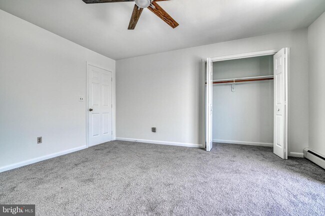 Building Photo - 2166 Lake Dr