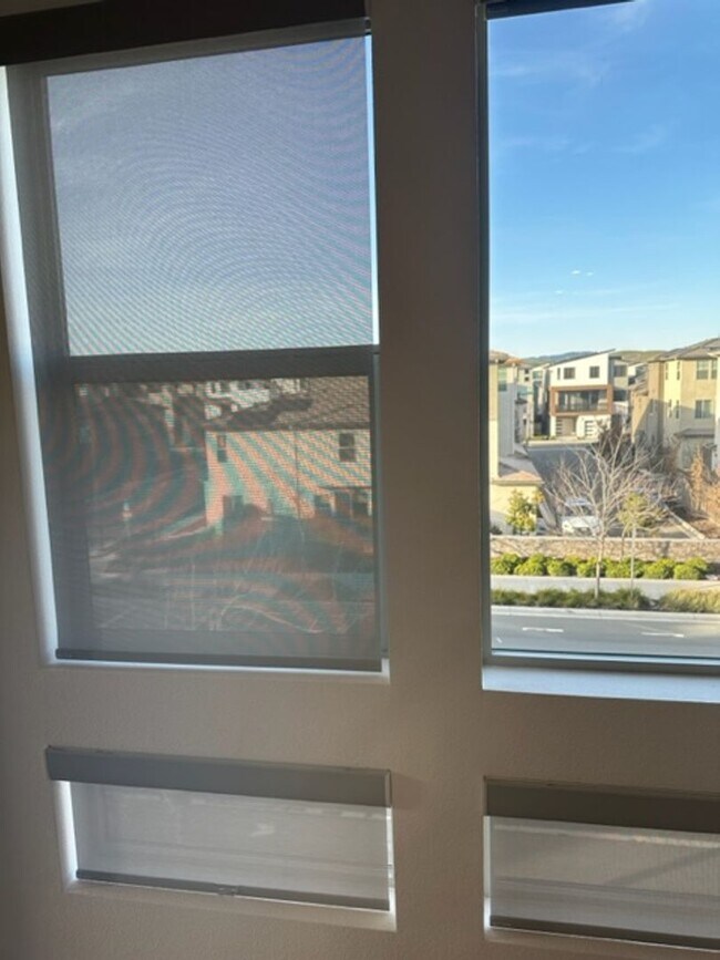 Building Photo - Dublin Hyde Park Modern Living Single Level Condo 4 Bed / 2 Bath, Amenities, Close to 580