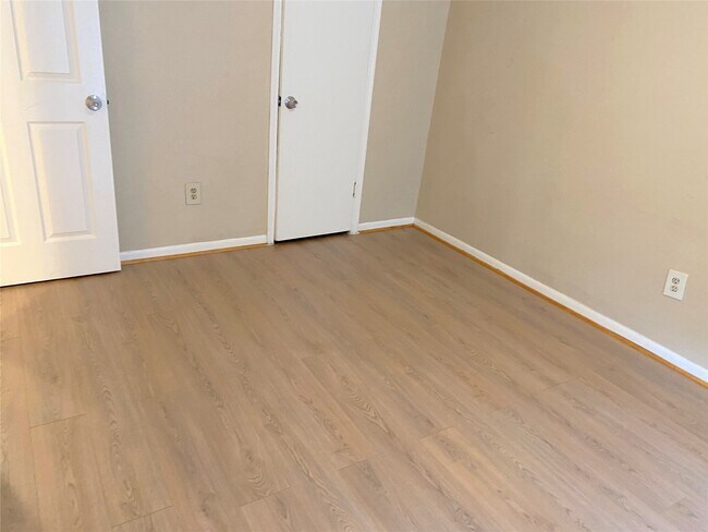 Building Photo - 22303 N Fork Dr