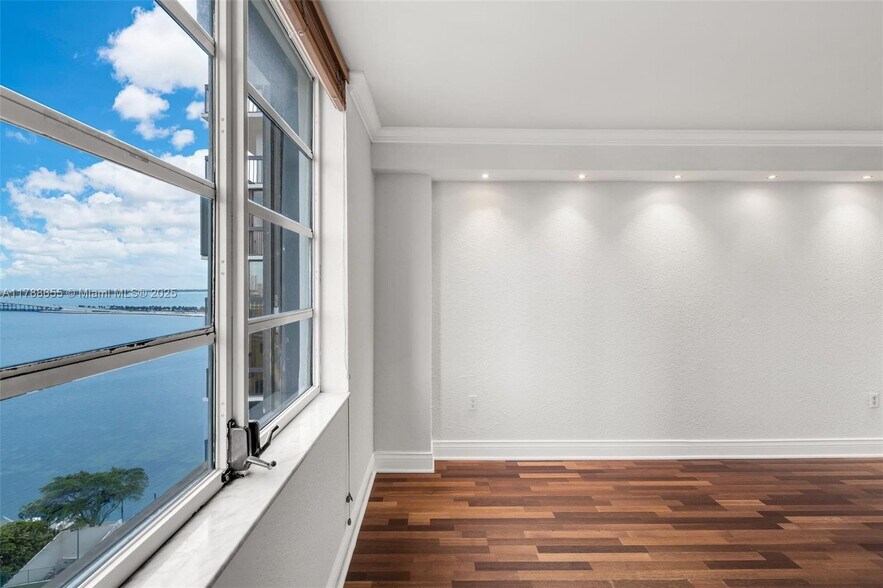 Building Photo - 2333 Brickell Ave