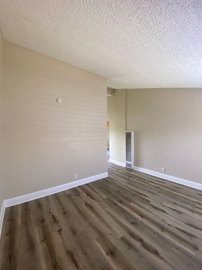 Interior Photo - 1429