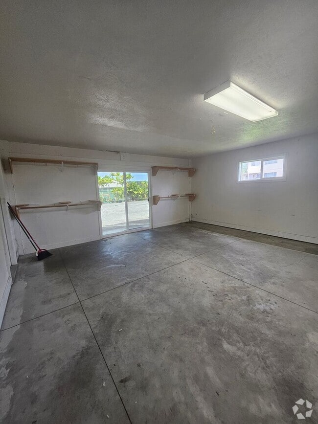 Building Photo - Beautiful 3 Bedroom Home in Komohana Gardens