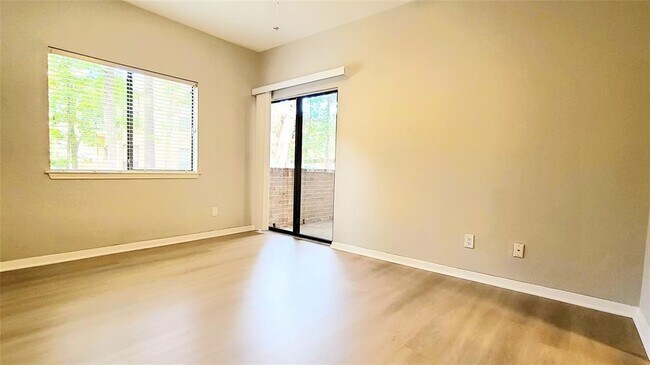 Building Photo - 3500 Tangle Brush Dr