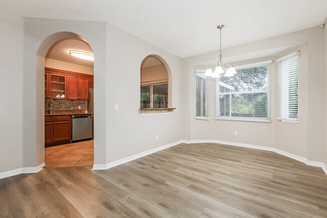 Building Photo - 914 Lake Shore Ranch Dr