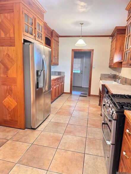 Building Photo - 781 North St