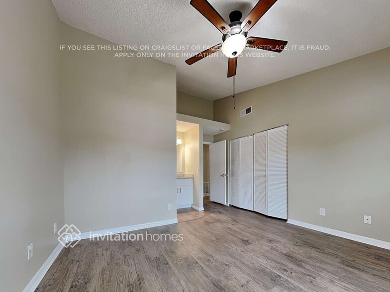 Building Photo - 2121 Redleaf Dr