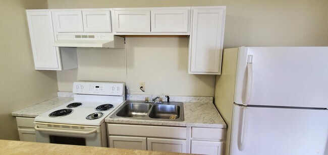 Building Photo - 823 Engineer St